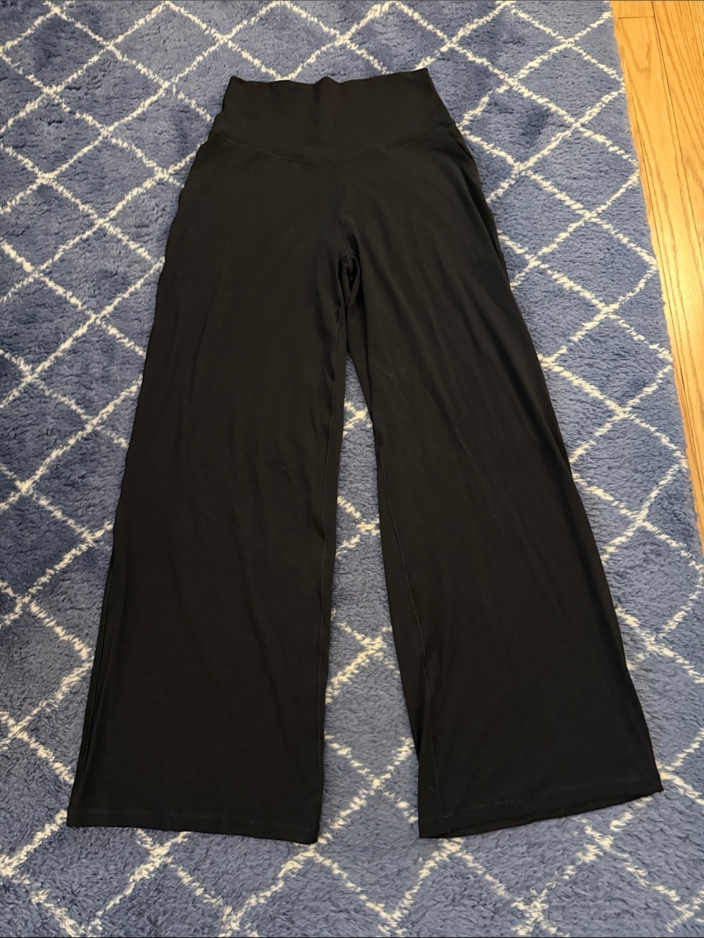 Offline by Aerie Black High-Waist Wide-Leg Leggings - size Medium